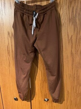Vuori Women’s Brown Elastic-Waist Jogger Pants with Drawstring